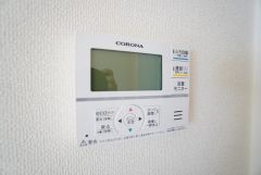 キッチン横からボタンひとつで操作が楽々。