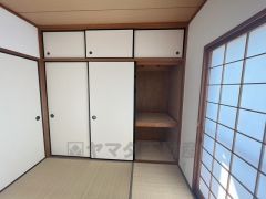 和室にももちろん収納スペース付き。
