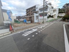 前面道路は西側約5.9～6.1ｍの公道に面しています＾＾