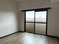 住む人のこだわりを活かす洋室＾＾広めのクローゼットもあり荷物もすっきり片付けられ、ゆとりのある暮らしが出来ます＾＾ 