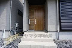 家の顔となる玄関扉がかっこいいと、たくさんの人を招き入れたくなりますね＾＾
