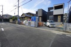 前面道路含む現地写真。