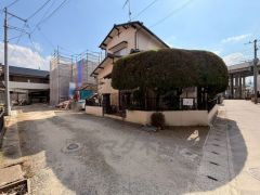 前面道路。北東側4ｍ私道に面しています。