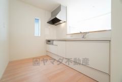 対面式キッチンなのでリビングにいるご家族とコミュニケーションを取りながら洗い物や、お料理が楽しめそうですね＾＾