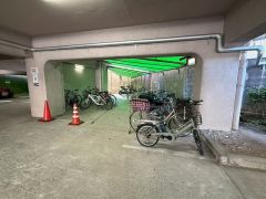 敷地内駐輪場有り。（空き状況は管理会社へ要確認）