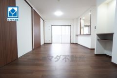 家族が集まる開放的なリビング。思い思いの時間を過ごしたり食事をしたり、素敵な団らんの場になりますね＾＾