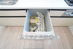 炊事時間を大幅に短縮できる食器洗浄乾燥機付き＾＾食器を洗う手間が減るので家族とのコミュニケーションの時間や自分の時間が増えますね。