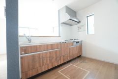 対面式キッチンなのでリビングにいるご家族とコミュニケーションを取りながら洗い物や、お料理が楽しめそうですね＾＾