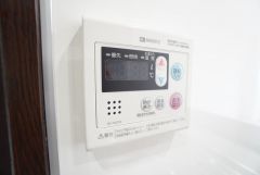 キッチン横からボタンひとつで操作が楽々。