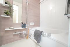 1日の疲れを癒すくつろぎのバスルーム。