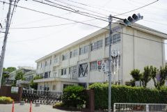 春日中学校
