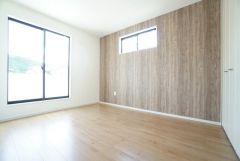 住む人のこだわりを活かす洋室。日当たりがよく、寝室としての利用もおすすめ。広めのクローゼットには荷物をすっきり片付けられ、ゆとりのある暮らしが出来ます＾＾