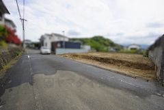 前面道路は北東側、約6ｍの公道に面しています。