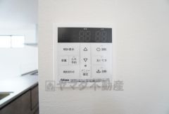 おいだき機能つきなのでお風呂に入る時間が異なるご家庭には嬉しいですね。ボタン一つで快適で便利な生活が＾＾