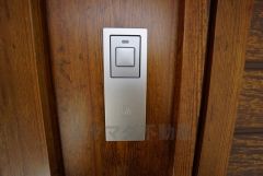 玄関扉にはボタン一つで開け閉め楽々のスマートキー。