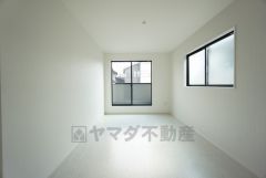 約9.7帖と広めの主寝室はダブルベッドも余裕で配置できます。