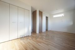 2ドア1ルームになっているのでお子様の成長に合わせてお部屋を仕切ることもできます＾＾