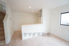 窓から光が差し込む明るいダイニング＾＾