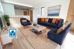 家族が集まる開放的なリビング。思い思いの時間を過ごしたり食事をしたり、素敵な団らんの場になりますね。家具はCGによるイメージ画像