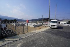 前面道路。西側約6.0ｍ公道。