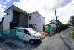 住人以外の車の進入も少なく、小さなお子様を持つご家庭にも安心です。