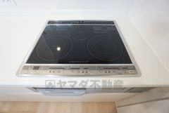 お手入れのしやすいIHクッキングヒーターです。3口コンロなので、効率よくお料理が楽しめます。毎日のお料理も楽しくなりますね＾＾