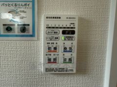 浴室暖房乾燥機には、暖房、乾燥、涼風、換気の4つの機能が付いています。タイマー付きです。換気・雨の日の洗濯も安心です＾＾