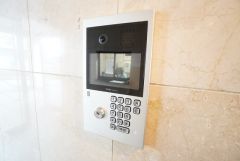 防犯性もばっちり、TVモニター付きインターホン完備。来訪者の顔が見えるので、安心＾＾お子さん1人での留守番時にも活躍しそうです。