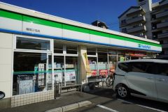 ファミリーマート　福岡三宅