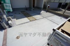駐車スペースは2台分を確保（軽含む）。マイカー用に、お客さま用に、余裕を持ってご利用いただけます＾＾ 