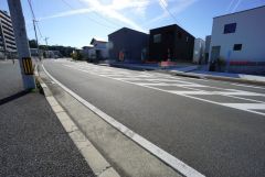 前面道路は、東側21ｍの公道に面しています。