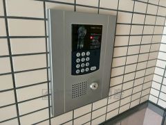 防犯性もばっちり、TVモニター付きインターホン完備。来訪者の顔が見えるので、安心＾＾お子さん1人での留守番時にも活躍しそうです。