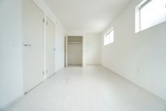 2ドア1ルーム、クローゼットも2ヶ所ついています＾＾お子様の成長に合わせてお部屋を仕切ることができます＾＾
