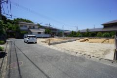 前面道路は南東側約4.9ｍの公道に面しています。