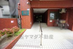 エントランスまではスロープもあります＾＾