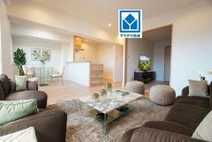 横長リビングは、リビングとダイニングの空間をわけて使うことができ、明るく開放感があるため長時間リビングで過ごしたい人におすすめです。(家具はCGによるイメージ画像です)