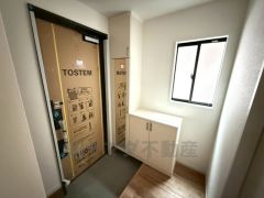 ご家族の靴をスッキリと片付けられるシューズボックス付きの玄関です＾＾スッキリと片付いた玄関は気持ちがいいです。