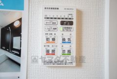 浴室暖房乾燥機には、暖房、乾燥、涼風、換気の4つの機能が付いています。タイマー付きです。換気・雨の日の洗濯も安心です＾＾
