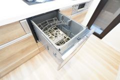 炊事時間を大幅に短縮できる食器洗浄乾燥機付き＾＾食器を洗う手間が減るので家族とのコミュニケーションの時間や自分の時間が増えますね。