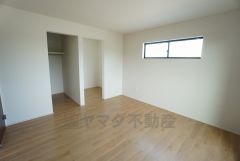 8帖と広めの主寝室はダブルベッドも余裕で配置できます。