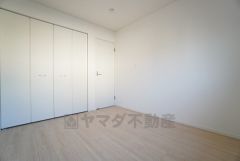 5.2帖洋室。 住む人のこだわりを活かす洋室＾＾広めのクローゼットもあり荷物もすっきり片付けられ、ゆとりのある暮らしが出来ます＾＾