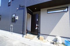 家の顔となる玄関扉がかっこいいと、たくさんの人を招き入れたくなりますね＾＾