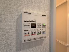 浴室暖房乾燥機には、暖房、乾燥、涼風、換気の4つの機能が付いています。タイマー付きです。換気・雨の日の洗濯も安心です＾＾