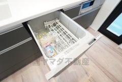 炊事時間を大幅に短縮できる食器洗浄乾燥機付き＾＾食器を洗う手間が減るので家族とのコミュニケーションの時間や自分の時間が増えますね。