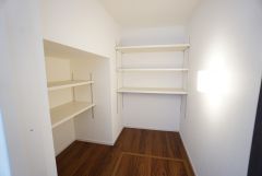 和室には可動棚タイプの収納が付いています＾＾すっきりと整理整頓でき気持ちよく過ごせますね＾＾