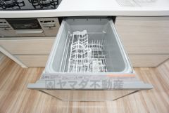 炊事時間を大幅に短縮できる食器洗浄乾燥機付き＾＾食器を洗う手間が減るので家族とのコミュニケーションの時間や自分の時間が増えますね。