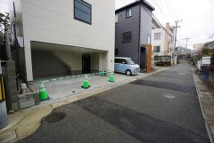 前面道路含む現地写真。