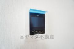 防犯はもちろん、セールスマン対策にもなるモニター付きインターホンです。お子さん1人での留守番時にも活躍しそうです。