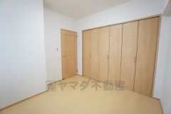 たっぷり収納できるクローゼット付きでお部屋の中をすっきりと快適に保てます。