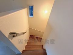 リビングスルー階段は顔を合わせる時間が増えるので、ご家族とのコミュニケーションがとりやすく距離がグッと縮まりそうですね＾＾